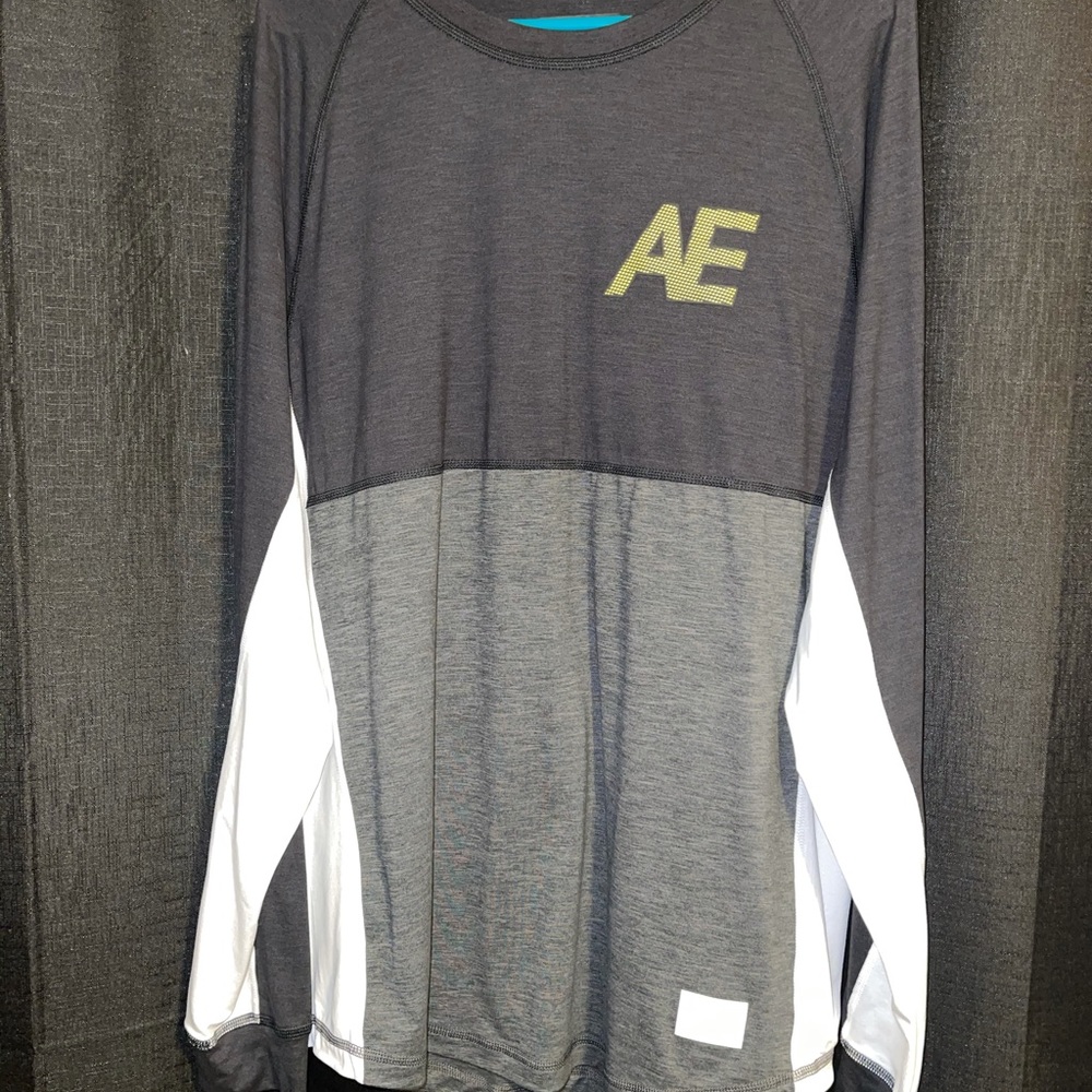 lightweight American Eagle long sleeve